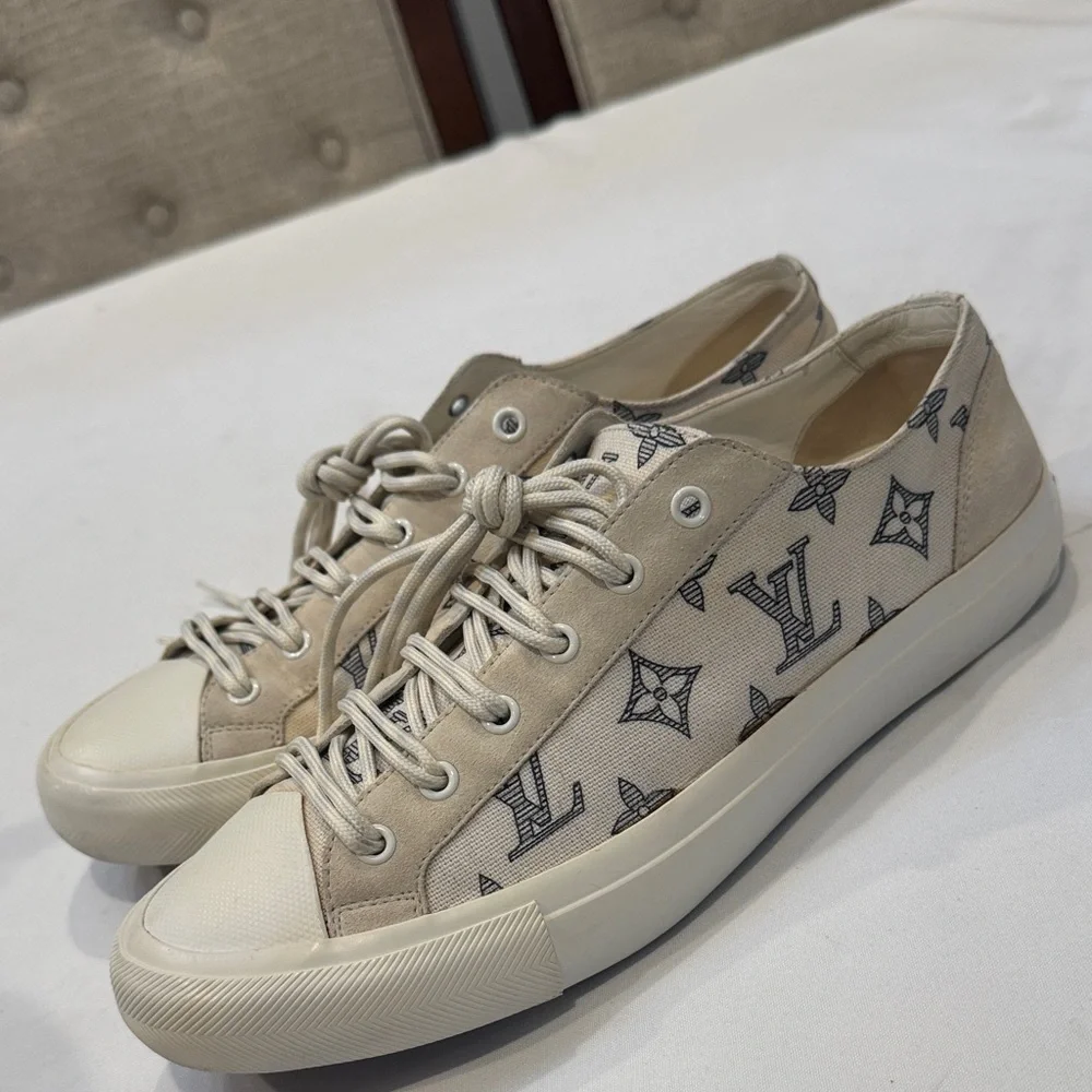 Authentic Louis Vuitton Monogram Beige Sneakers - Picture 4 of 15